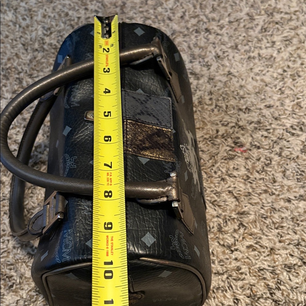 Authentic MCM ‘Visetos’ “Princess” Lioness ‘Boston’ Bag - Picture 15 of 16